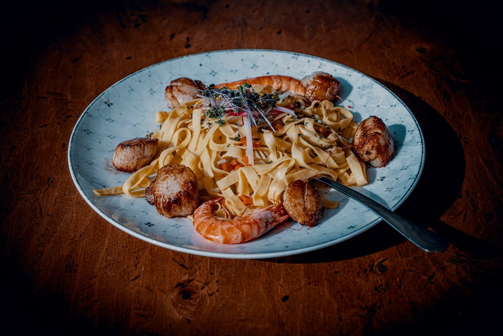 Pâtes aux Noix de Saint-Jacques et Crème Fraîche : Un Mariage Gourmet Qui en Vaut la Peine