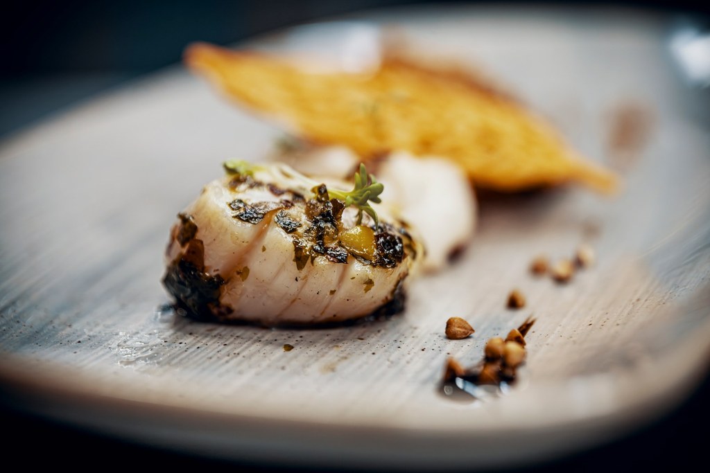 Comment préparer des noix de Saint-Jacques au beurre d'ail au four?