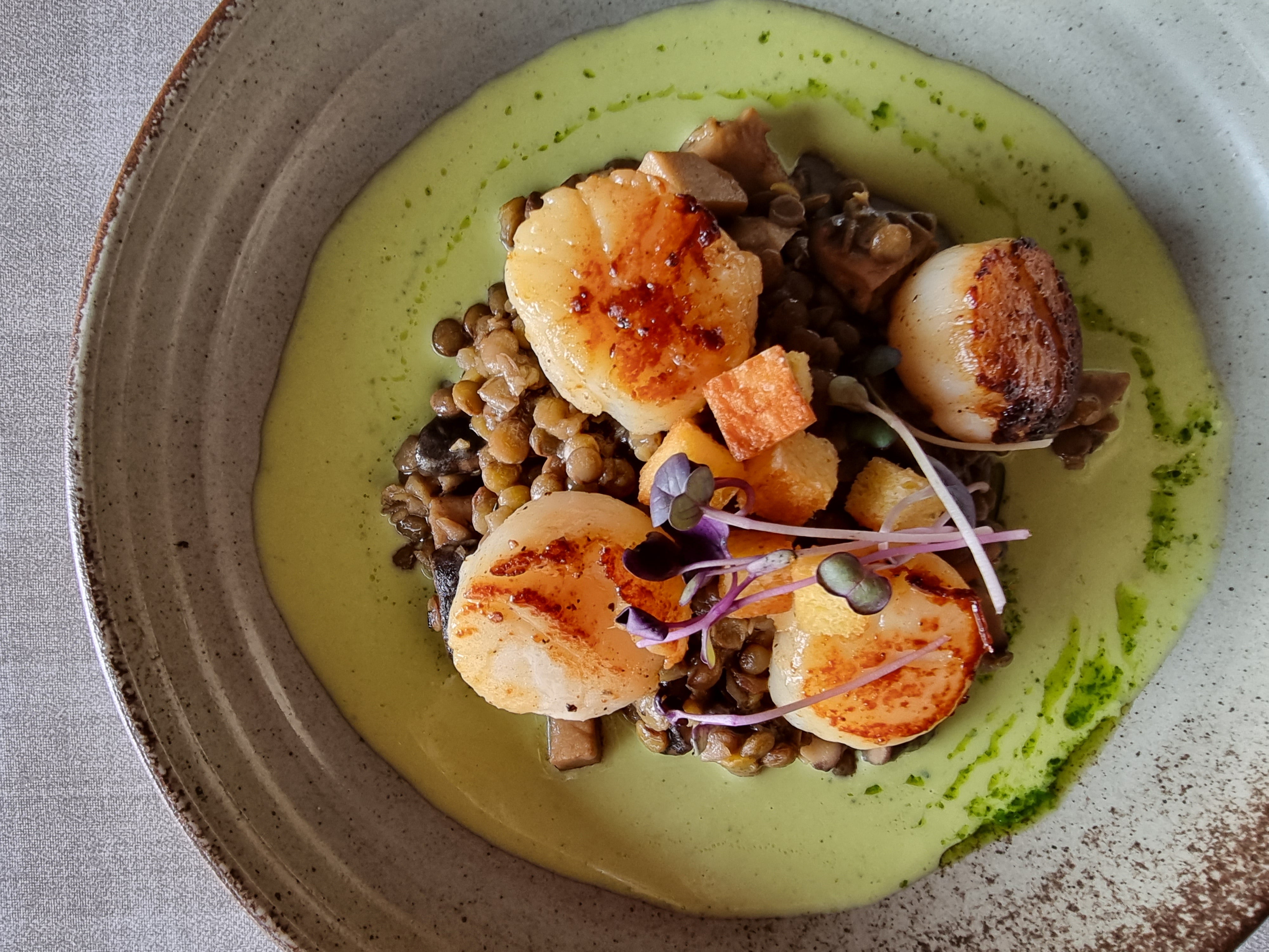 Comment Préparer une Nage de Saint-Jacques Parfaite ?