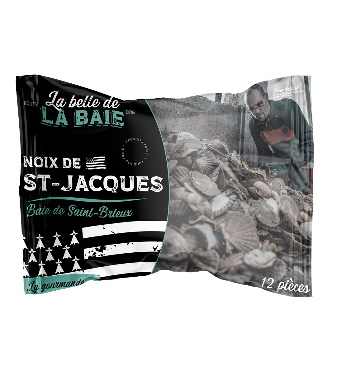 Noix de Saint-Jacques premium La Gourmande, calibre supérieur à 20g, disposée au centre de l'image révélant sa chair nacrée exceptionnelle